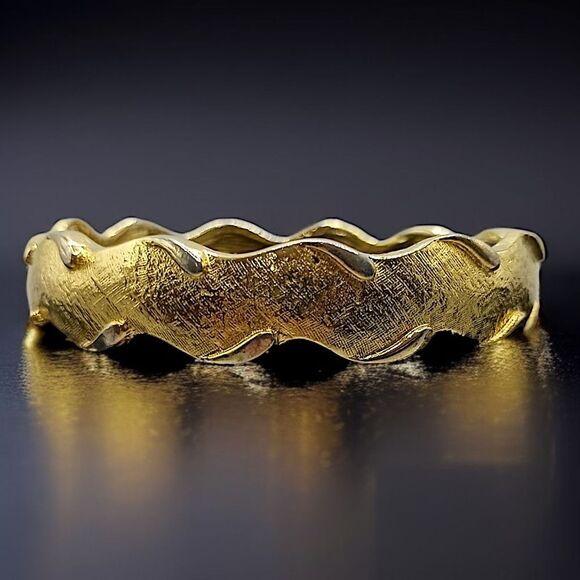 Vintage Clamper Bracelet Bangle Cuff Wave Crown Design Gold Tone Baroque Regency - Picture 1 of 16